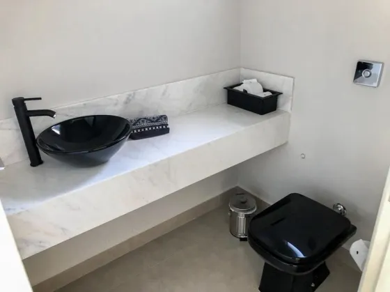 Mármore branco Carrara com veios cinza