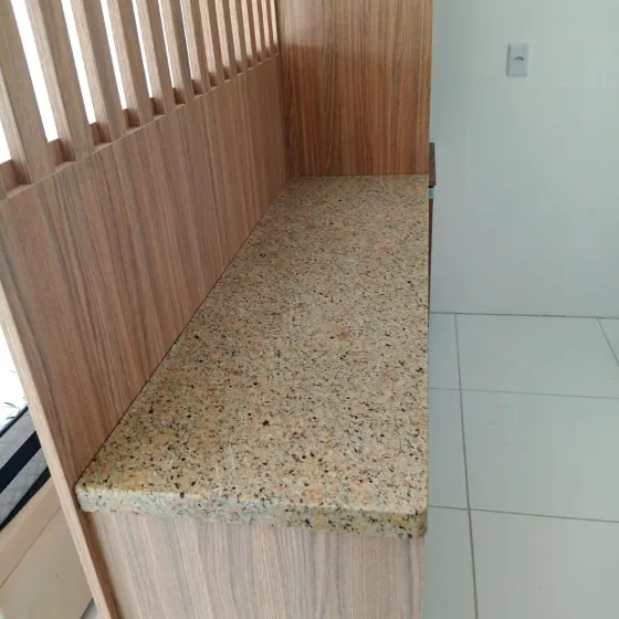Bancadas em mármore e granito