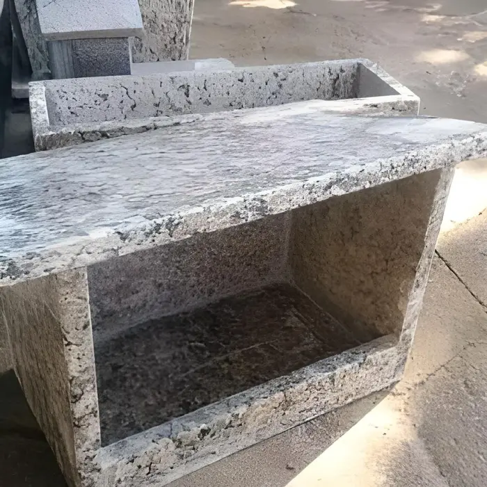 Capelinha em granito para cemitério, modelo 11