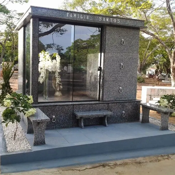 Capelinha em granito para cemitério, modelo 20