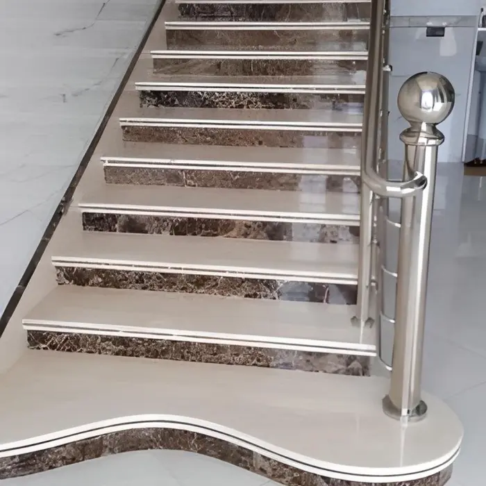 Escada revestida em mármore ou granito, inspiração 10