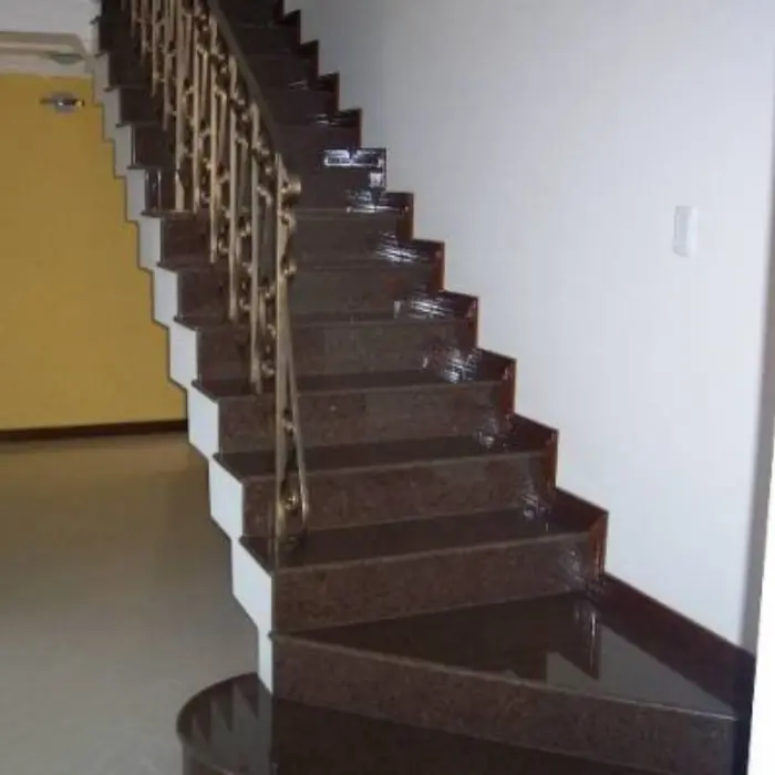 Escada revestida em mármore ou granito, inspiração 12