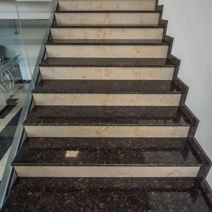 Escada revestida em mármore ou granito, inspiração 22