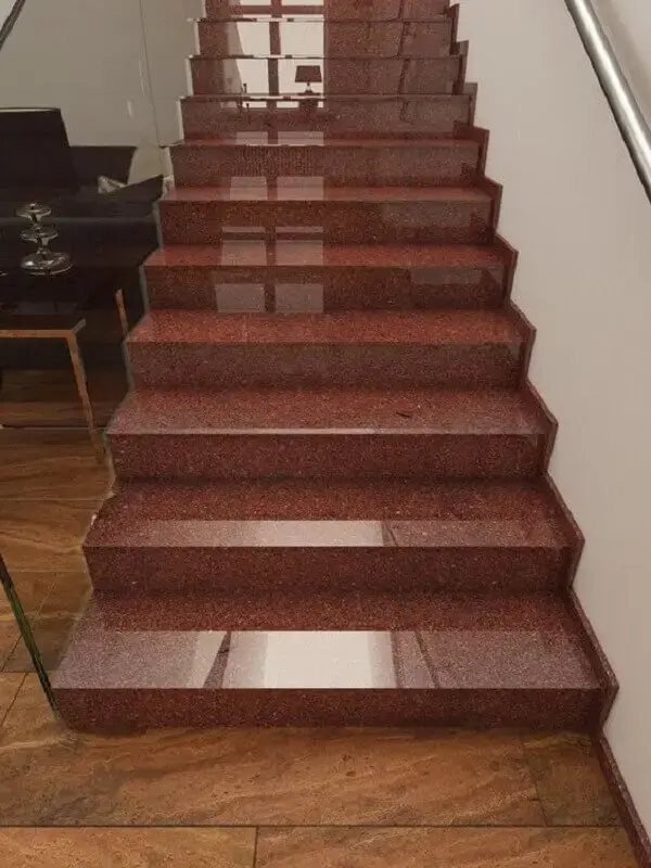 Escada revestida em mármore ou granito, inspiração 25