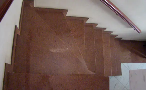 Escada revestida em mármore ou granito, inspiração 26