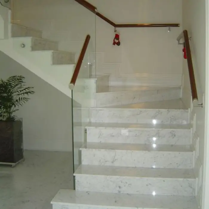 Escada revestida em mármore ou granito, inspiração 4
