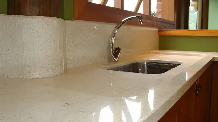 Pia de cozinha em mármore ou granito, inspiração 75