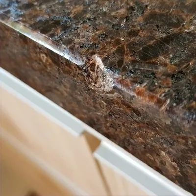 Reparo em superfície de mármore ou granito